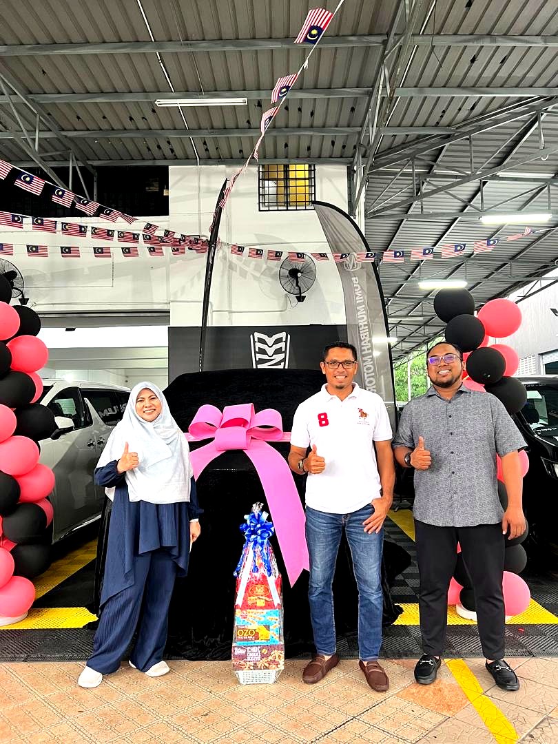 Penyerahan kereta kepada pelanggan Alif Azmir 1
