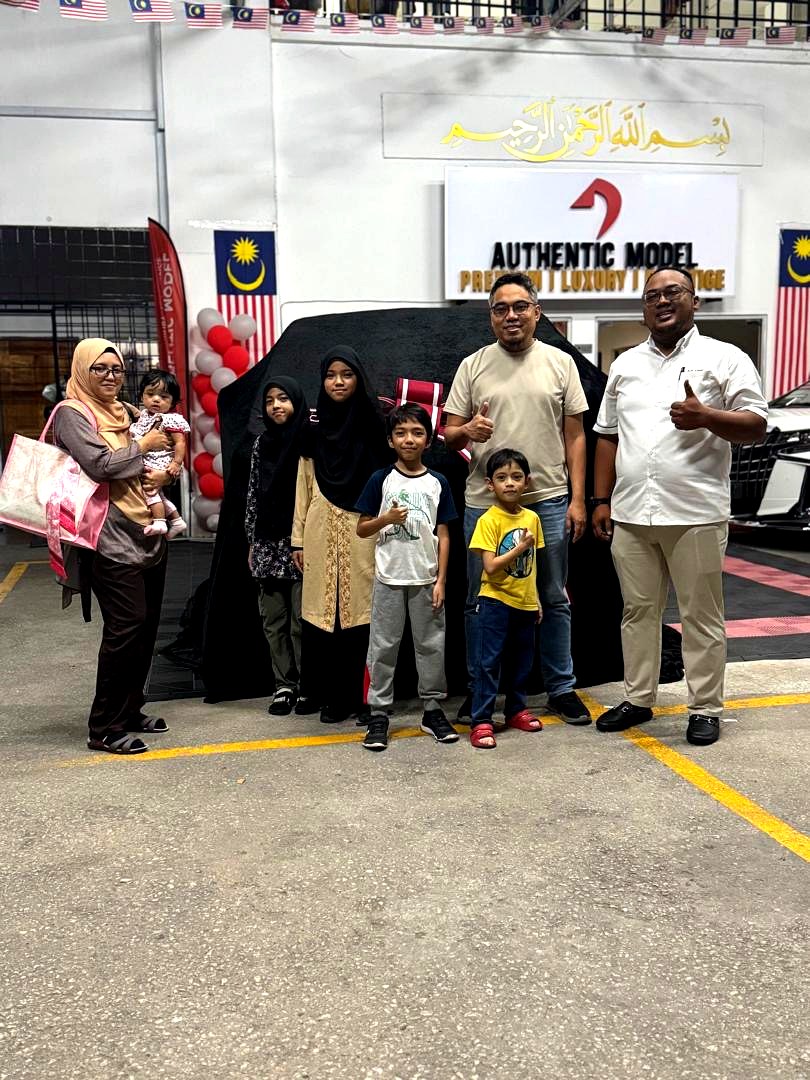 Penyerahan kereta kepada pelanggan Alif Azmir 3